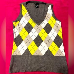 Sweater vest 🤍💛🩶